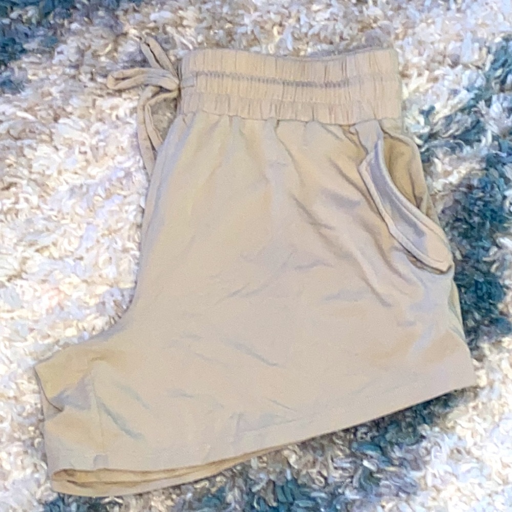 👖AnyBody Cozy Knit Luxe Short with Cargo Pocket Detail ~ Cement